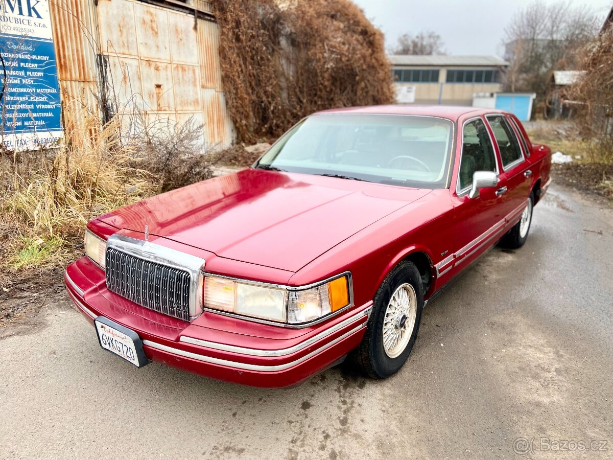 1994 Lincoln Town Car Signature Series | 97.000 mil | 4.6 V8