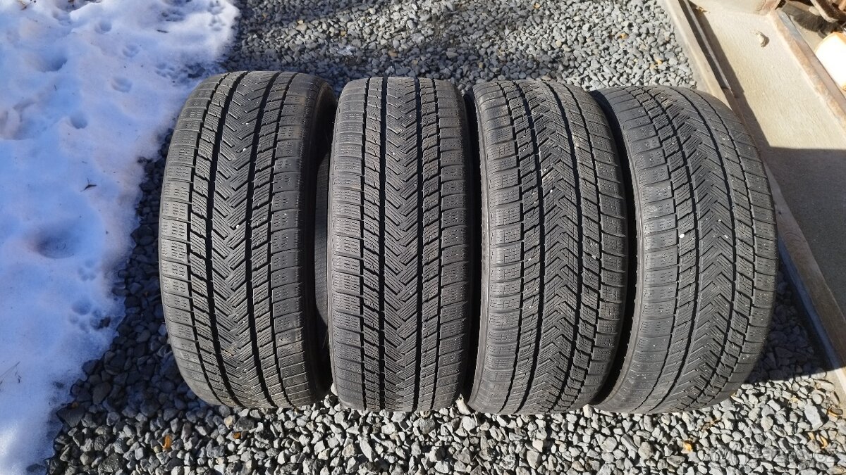 Zimní pneu Gripmax SureGrip Pro 225/40 R19