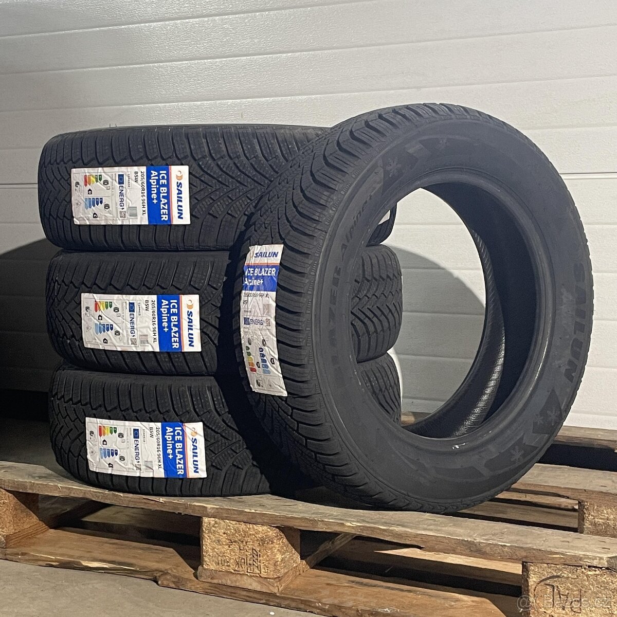 NOVÉ Zimní pneu 205/60 R16 96H Sailun