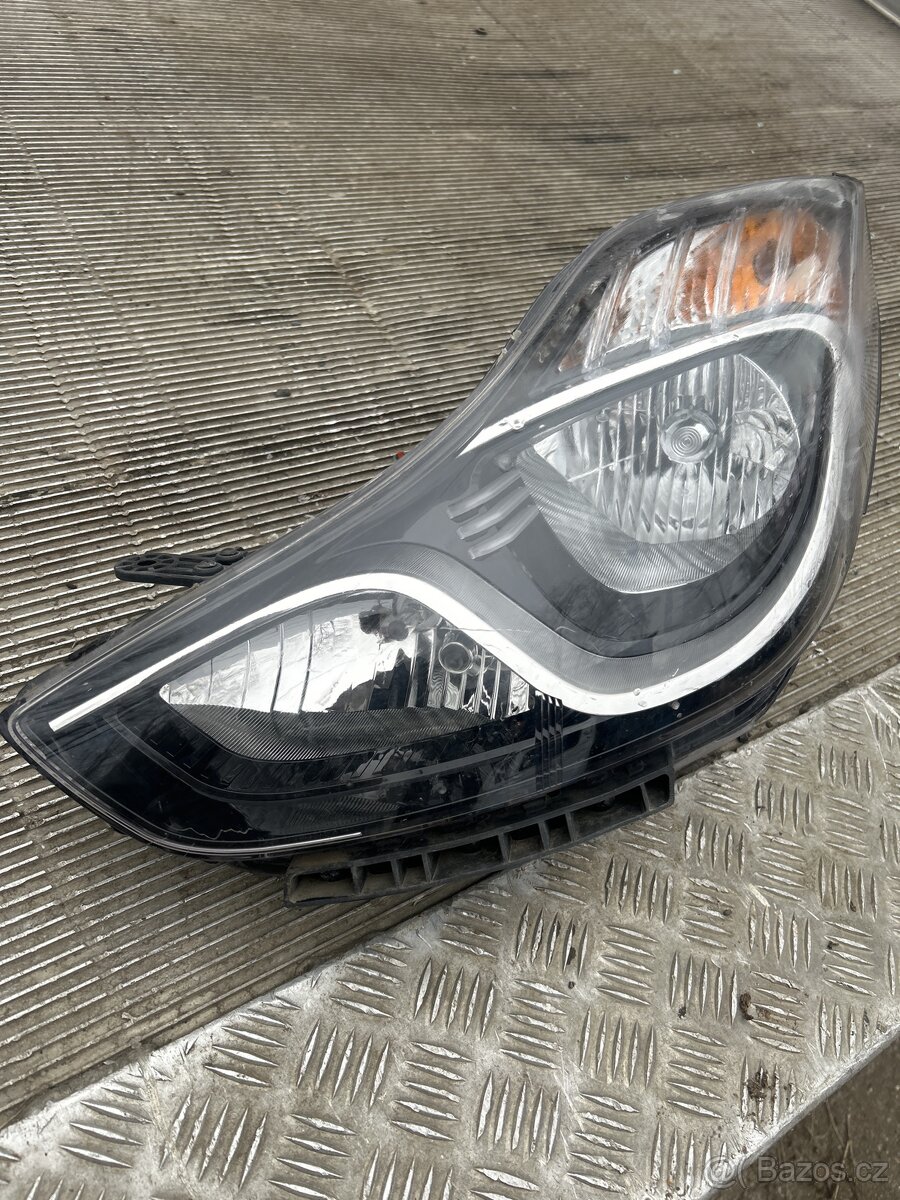 Hyundai ix20 2016 Leva lampa