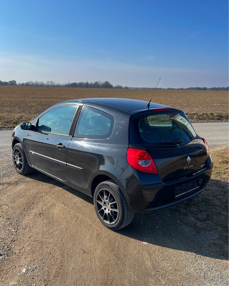 Renault Clio 1.5dCi 63KW STK 2027