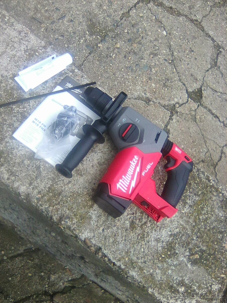 MILWAUKEE M18 FHX-0 Aku vrtačka - kombinované kladivo