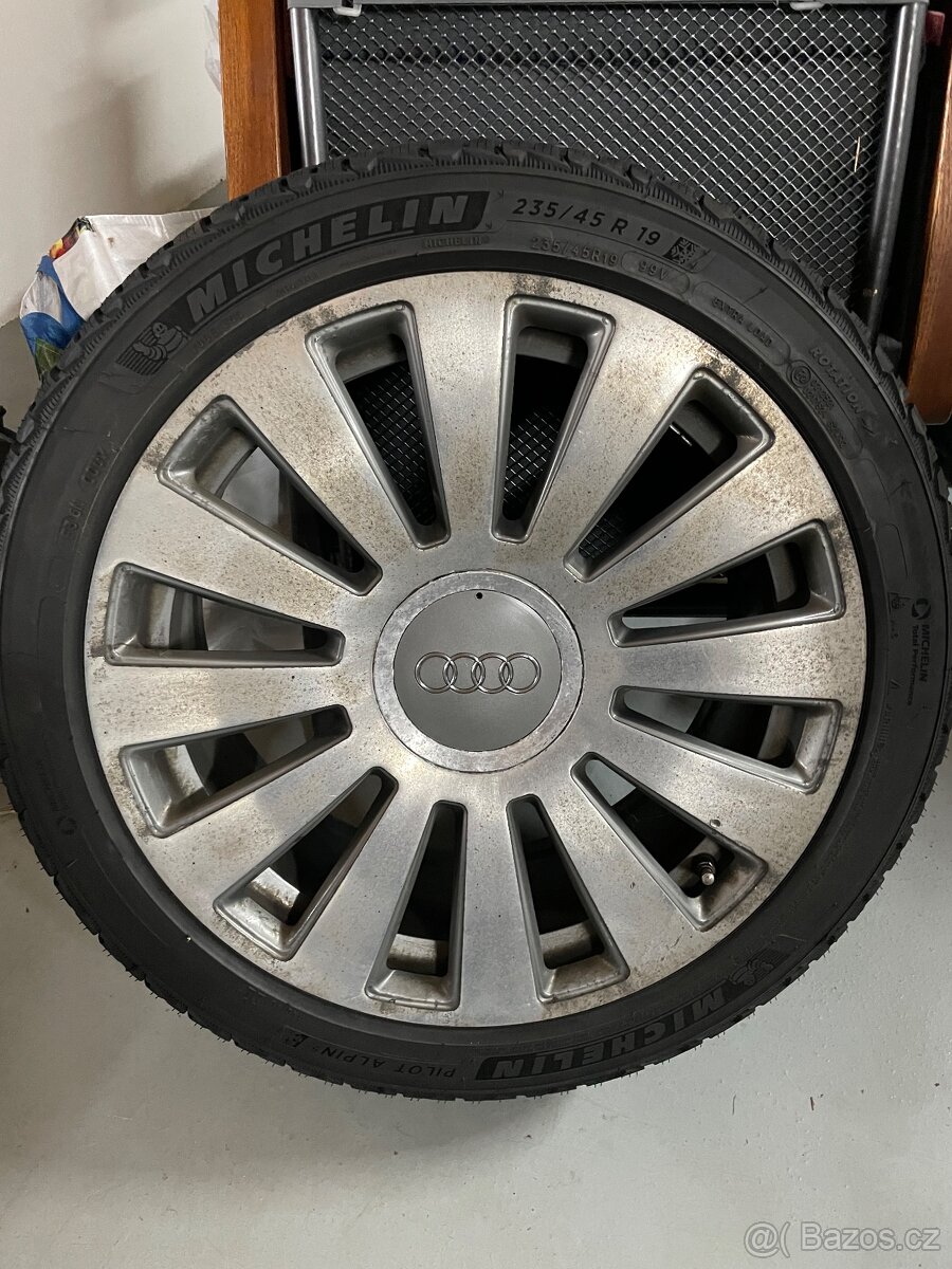 Litá kola Audi 235/45 R19