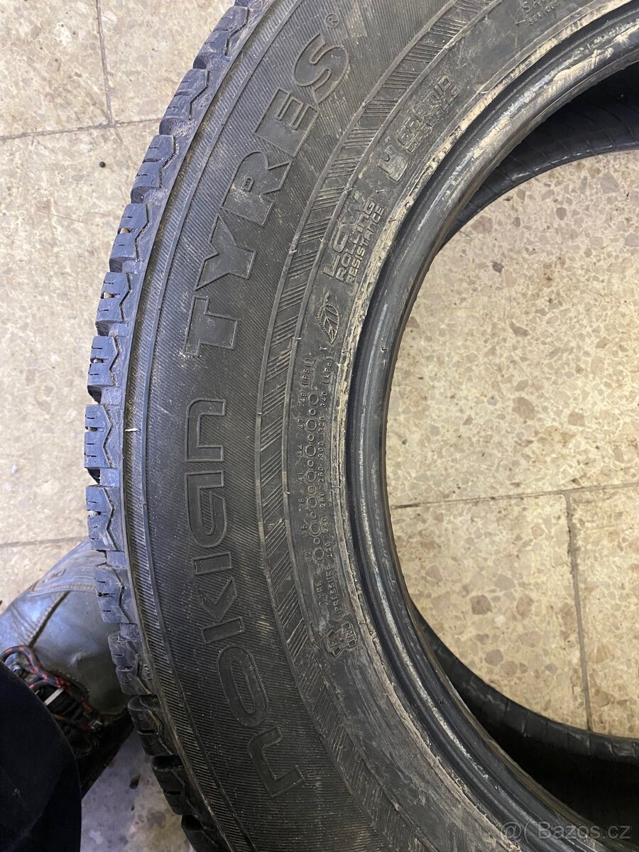 1x zimní pneu Nokian 215/65 R16 98H