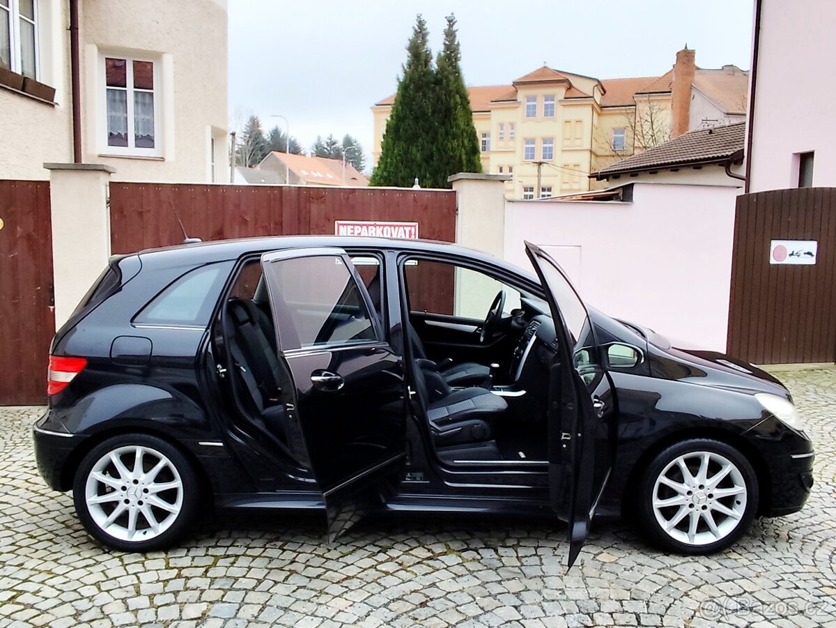 Mercedes B 200 CDi 140 koní, nová STK, černá metalíza