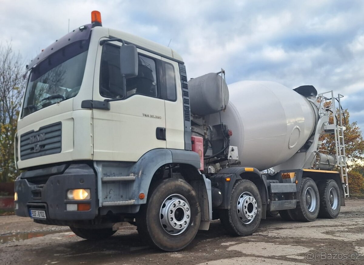 Autodomíchávač MAN 32.360 8x4, nástavba Stetter