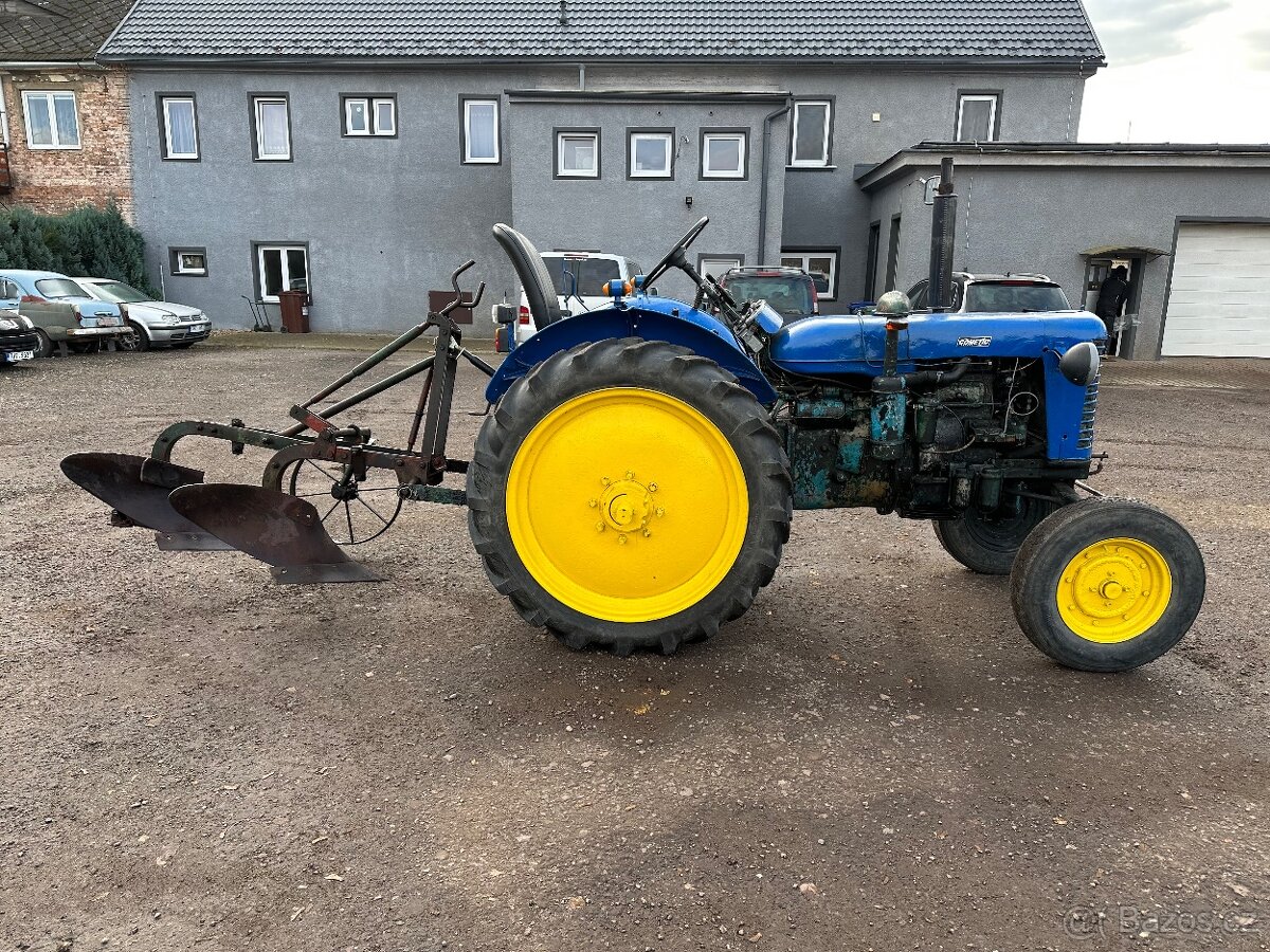 Zetor 25 K s TP a pluhem rozprodam tp , traktor , pluh