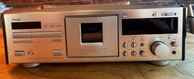 TEAC V-7000