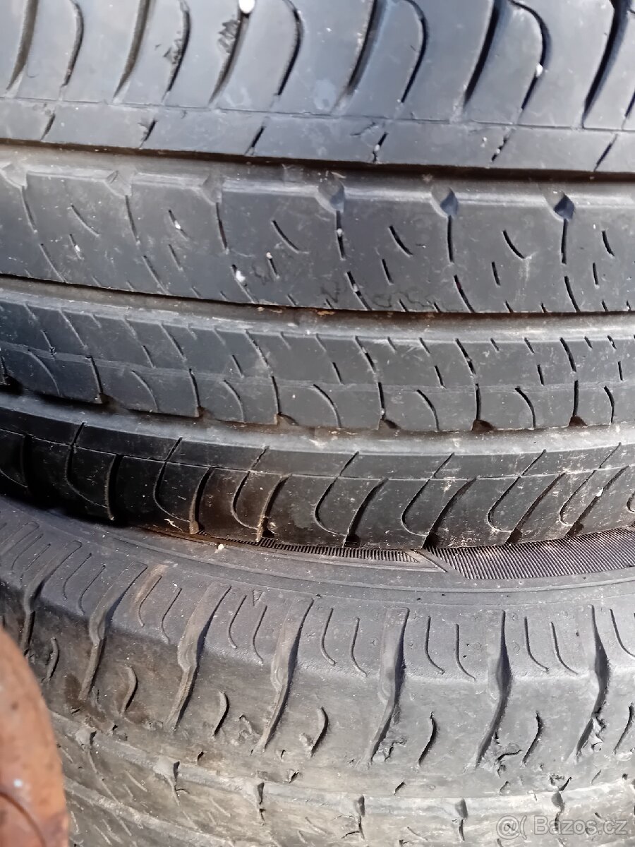 215/65 R16 C letni 4x