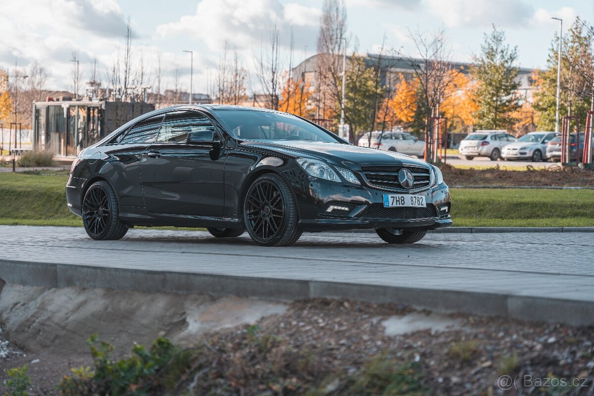 Mercedes Benz E500 coupé, V8, zadokolka, EU verze