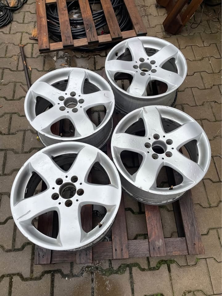 Alu Kola 8Jx17H2 5x112 ET35