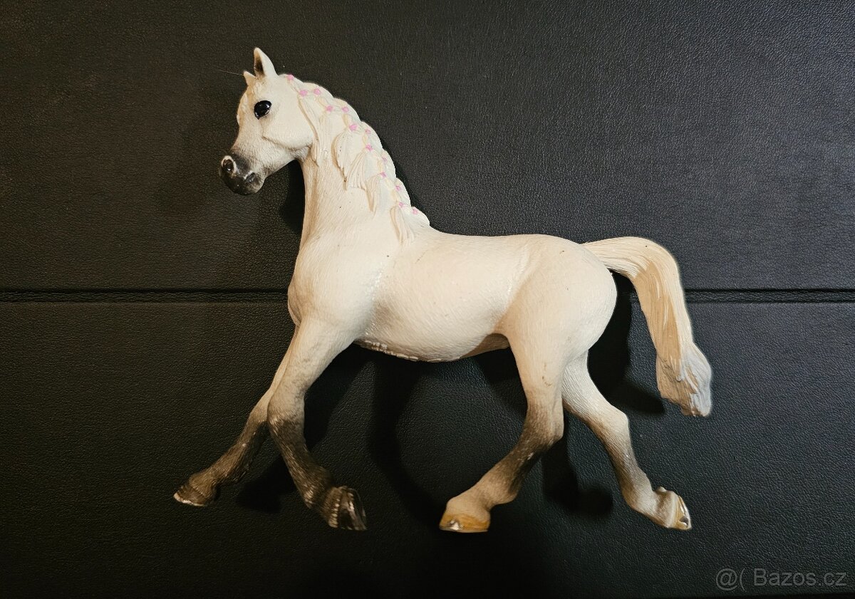 Arabská klisna r.2013 - kůň Schleich