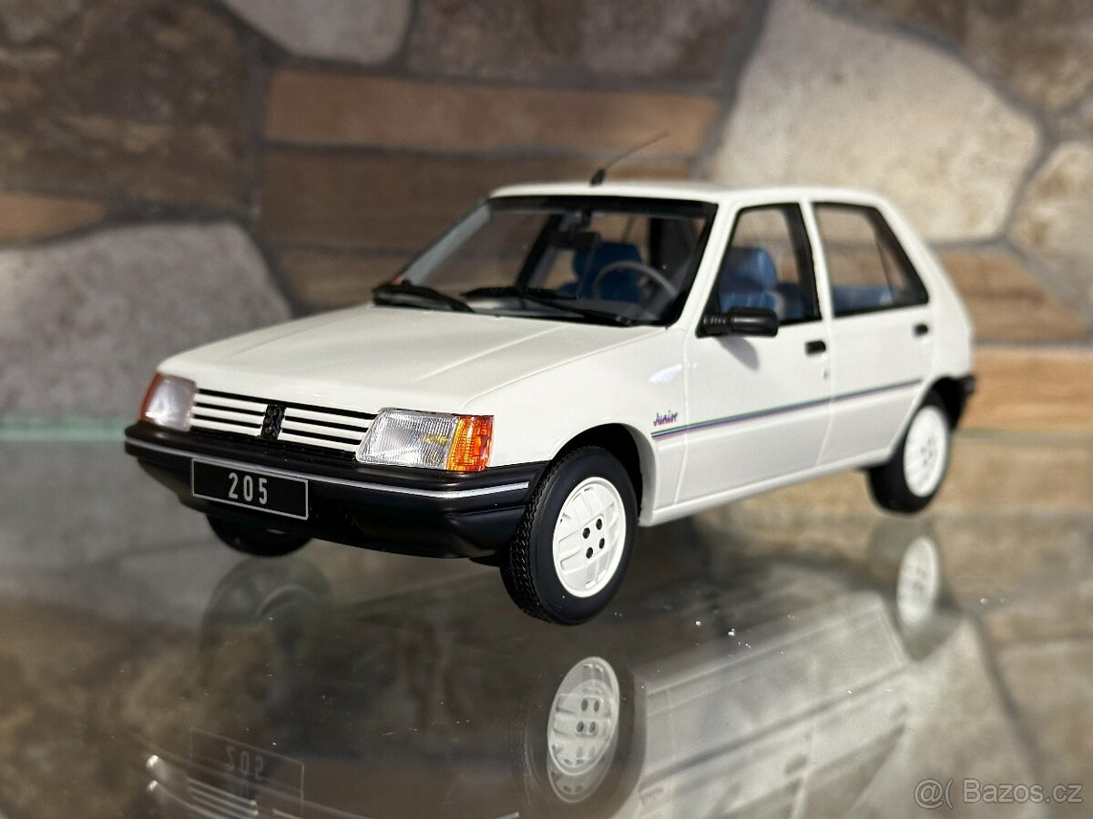 Peugeot 205 Junior bílá