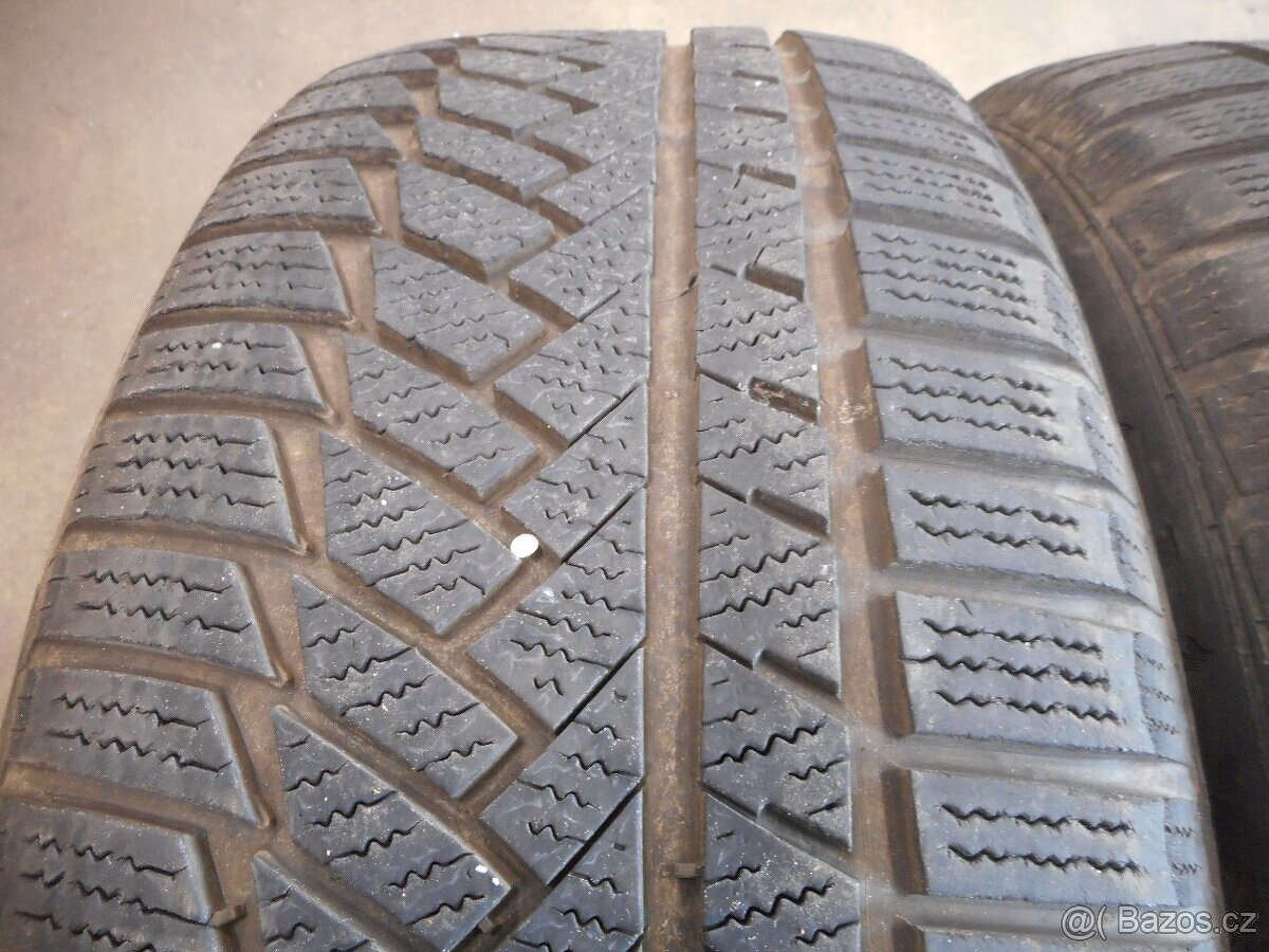 235/55R17 103V