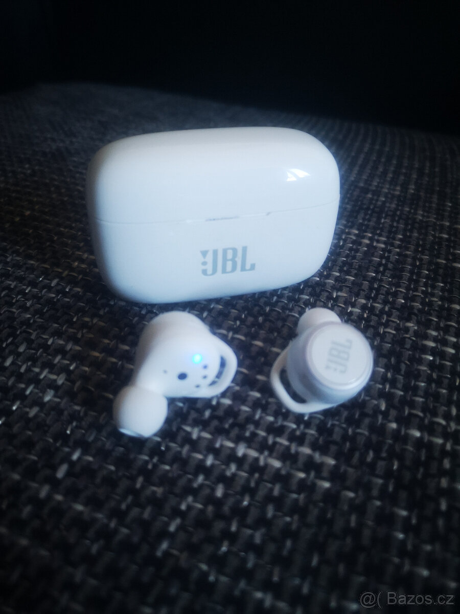 bluetooth sluchadla JBL live 300