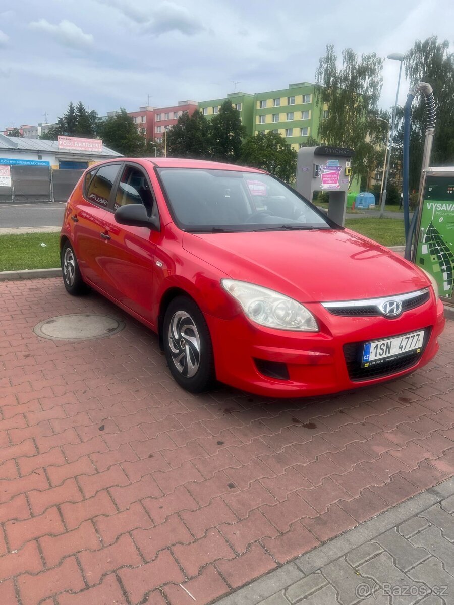 Prodam hyundai I30 motor 1.6 behal 237km Diezel mechanic