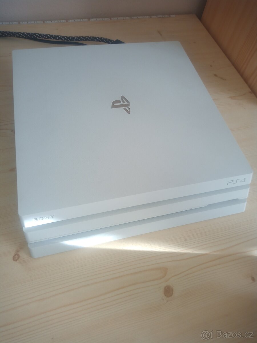 PS 4 PRO