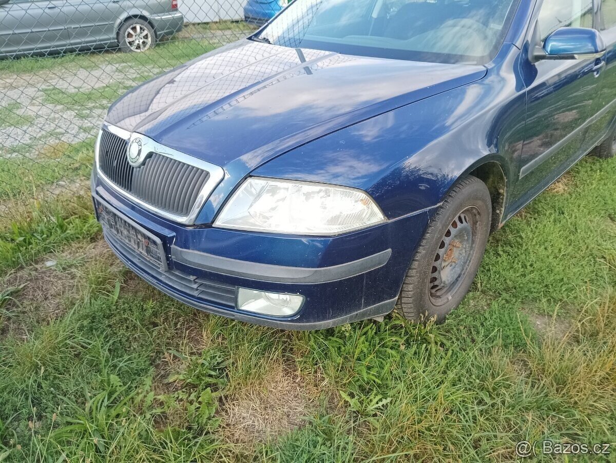 Škoda Octavia II 9462 kapota motoru přední nárazník