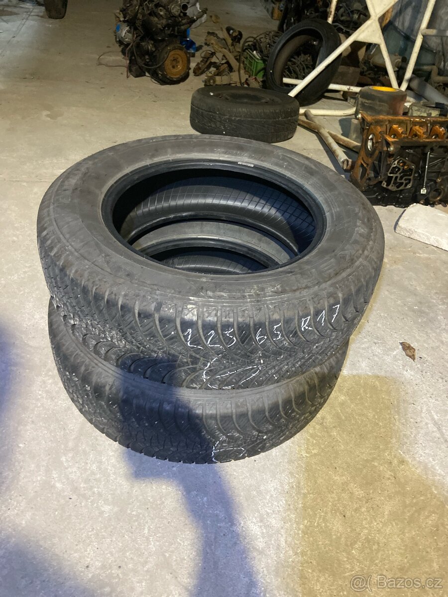 Prodám zimní pneu 225/65r17