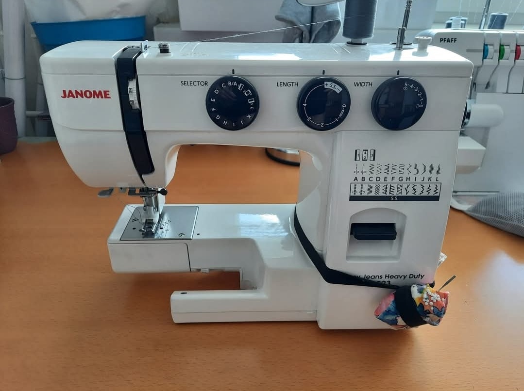 Šicí stroj Janome Heavy Duty 523