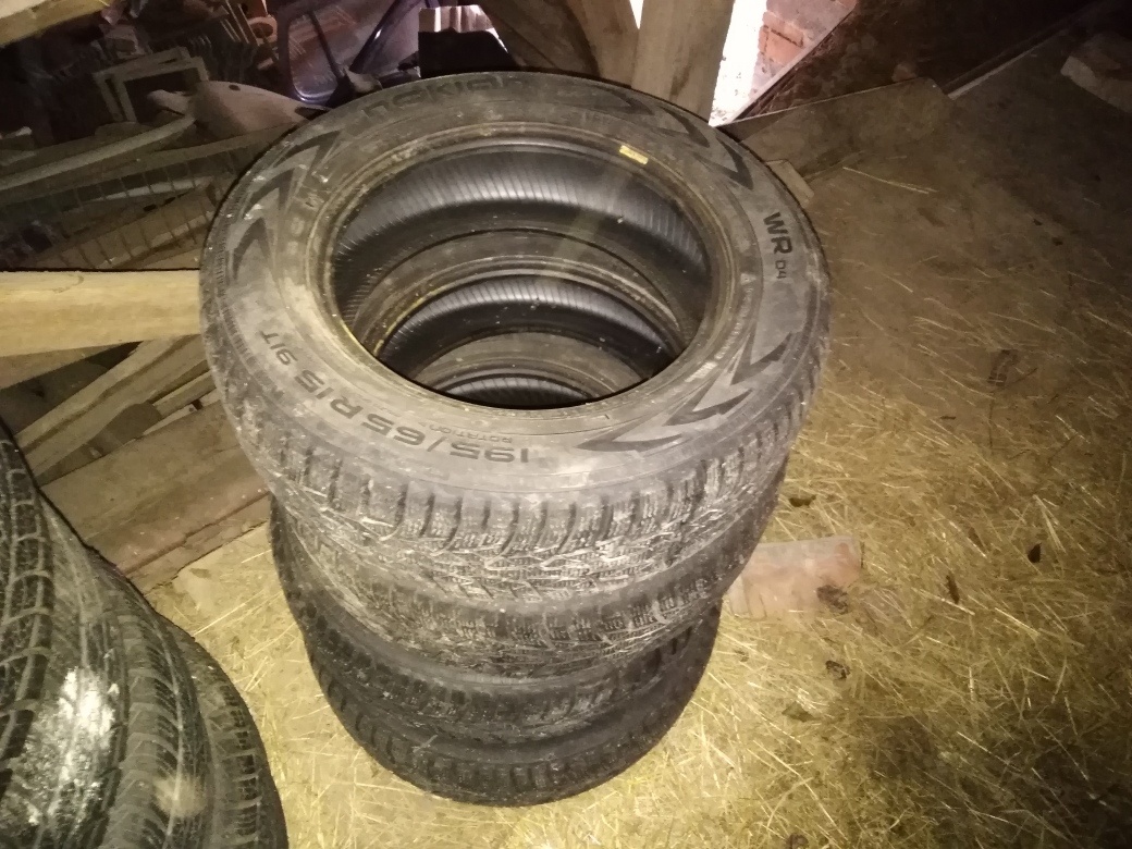 sada zimní Nokian 195/65 R15 (1000 za 4ks)