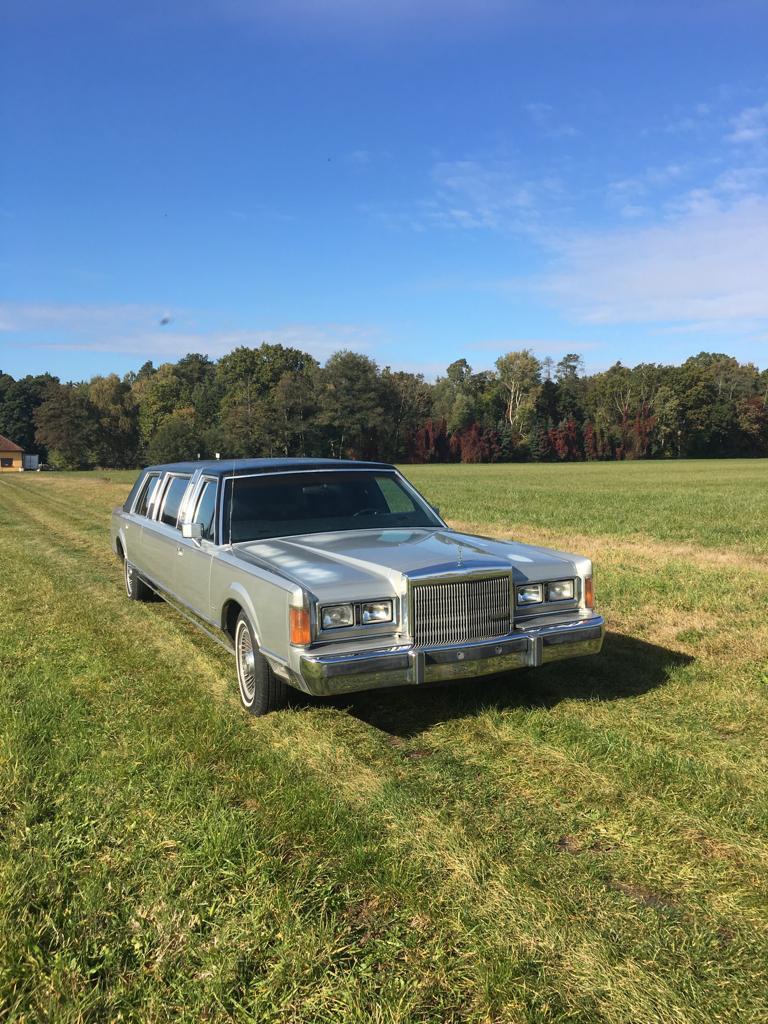 Lincoln town car limo, limuzína