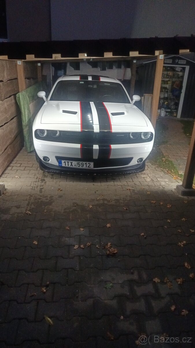 Prodám Dodge Challenger 3,6