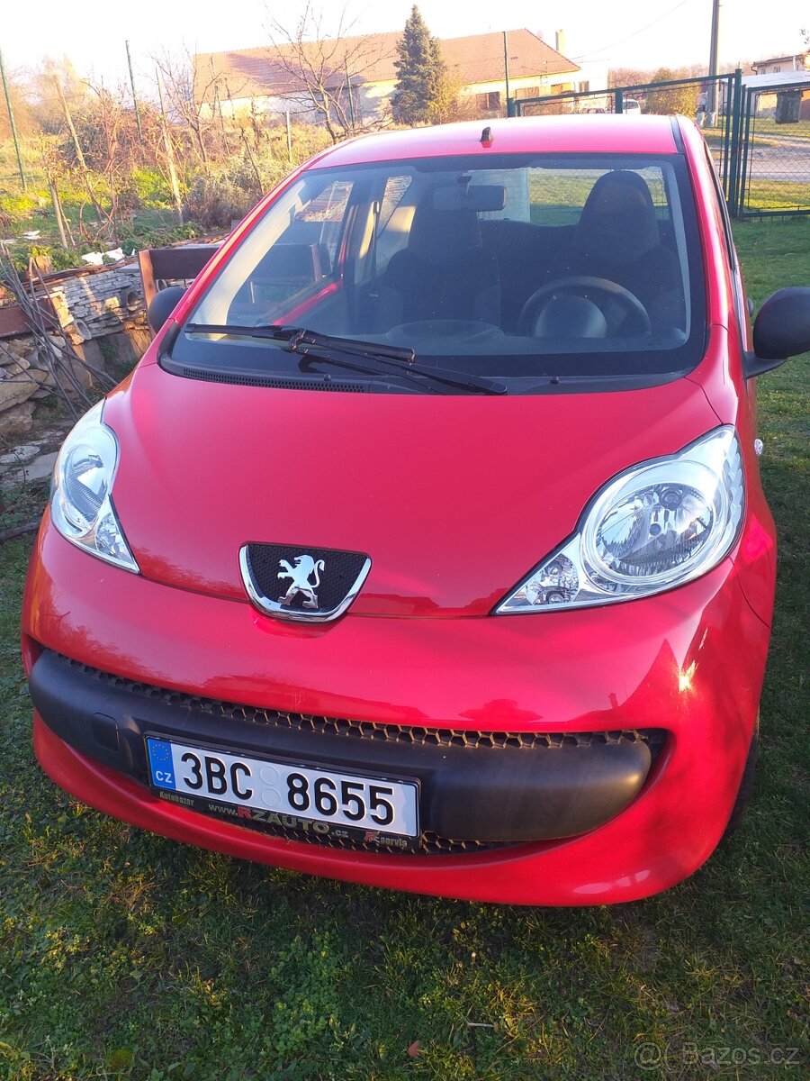 prodám třídveřový Peugeot 107