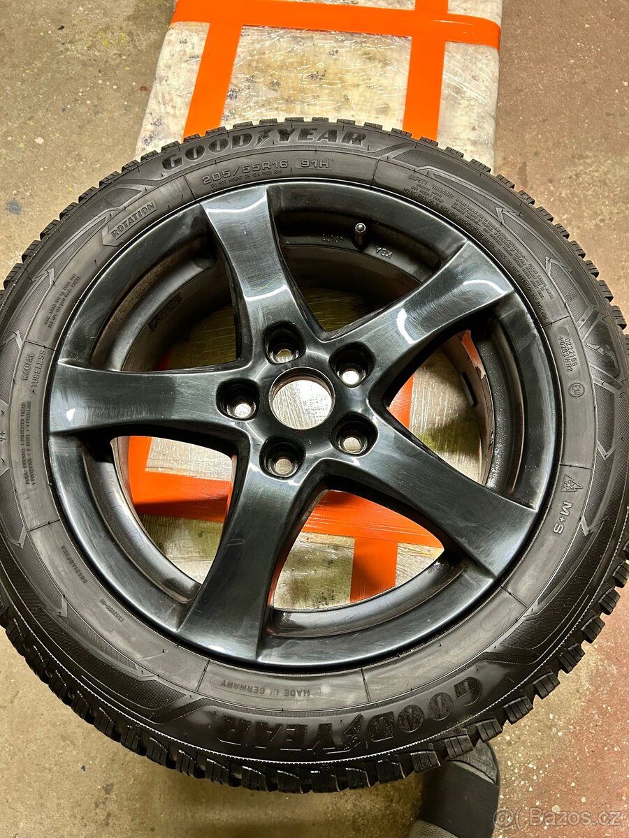 Sada zimních ALU kol Škoda 205/55R16 Goodyear