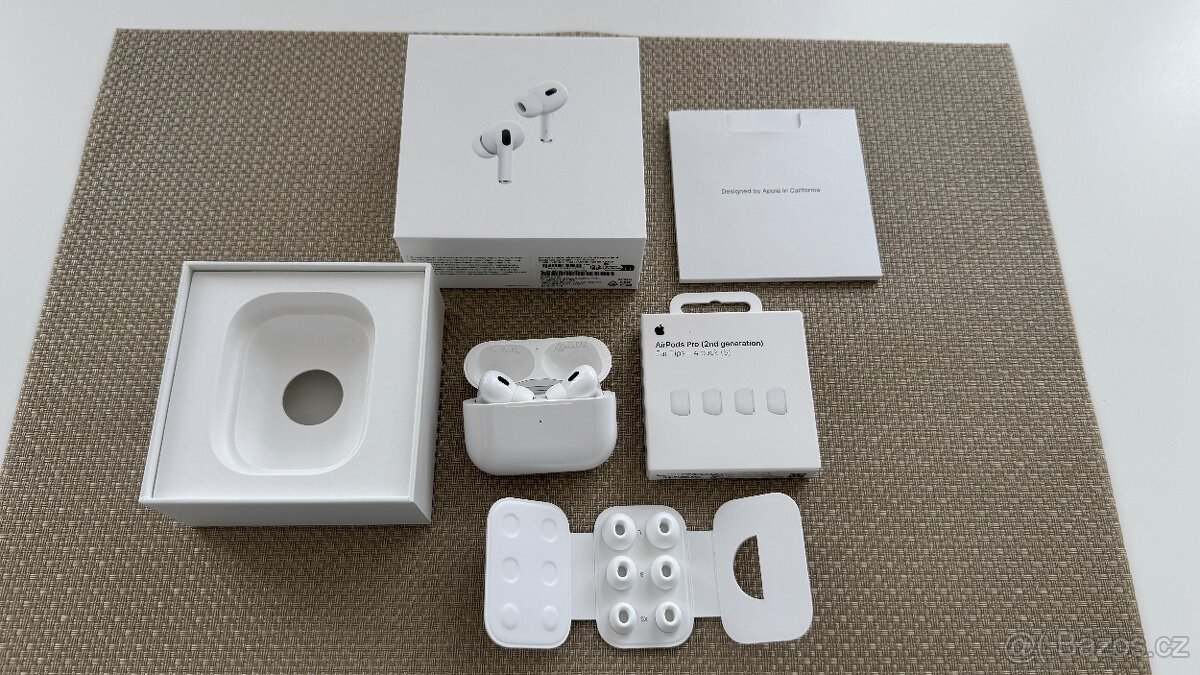 Sluchátka Apple AirPods Pro 2022 (MQD83ZM/A)