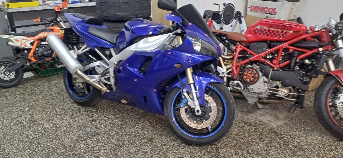 Yamaha R 1