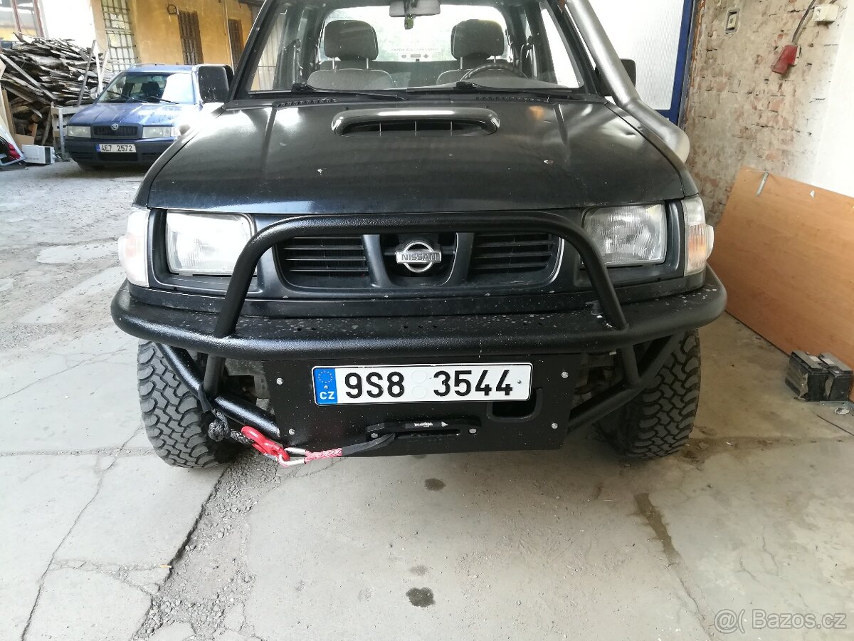 Pevnostní nárazník Nissan Navara D22