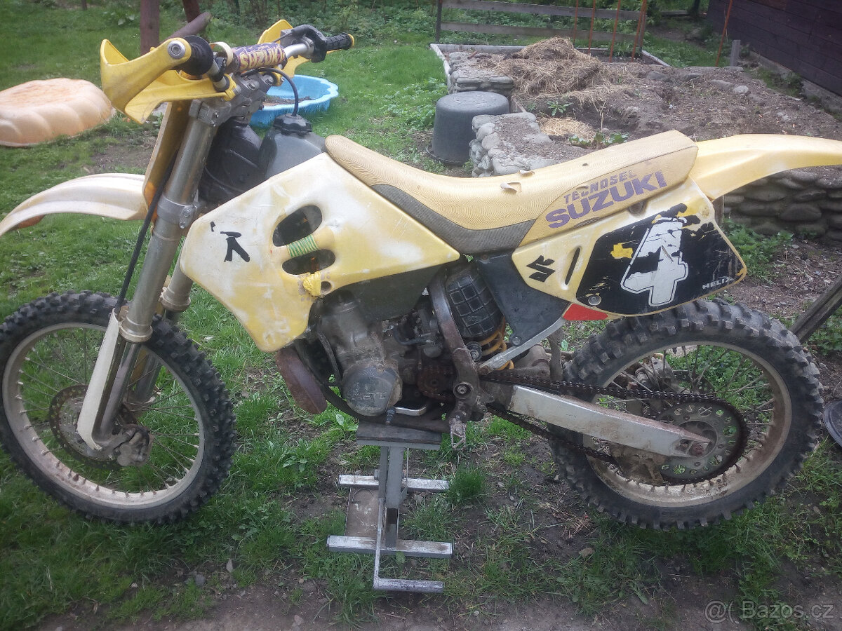 Rozprodám na díly suzuki rm 250 1994