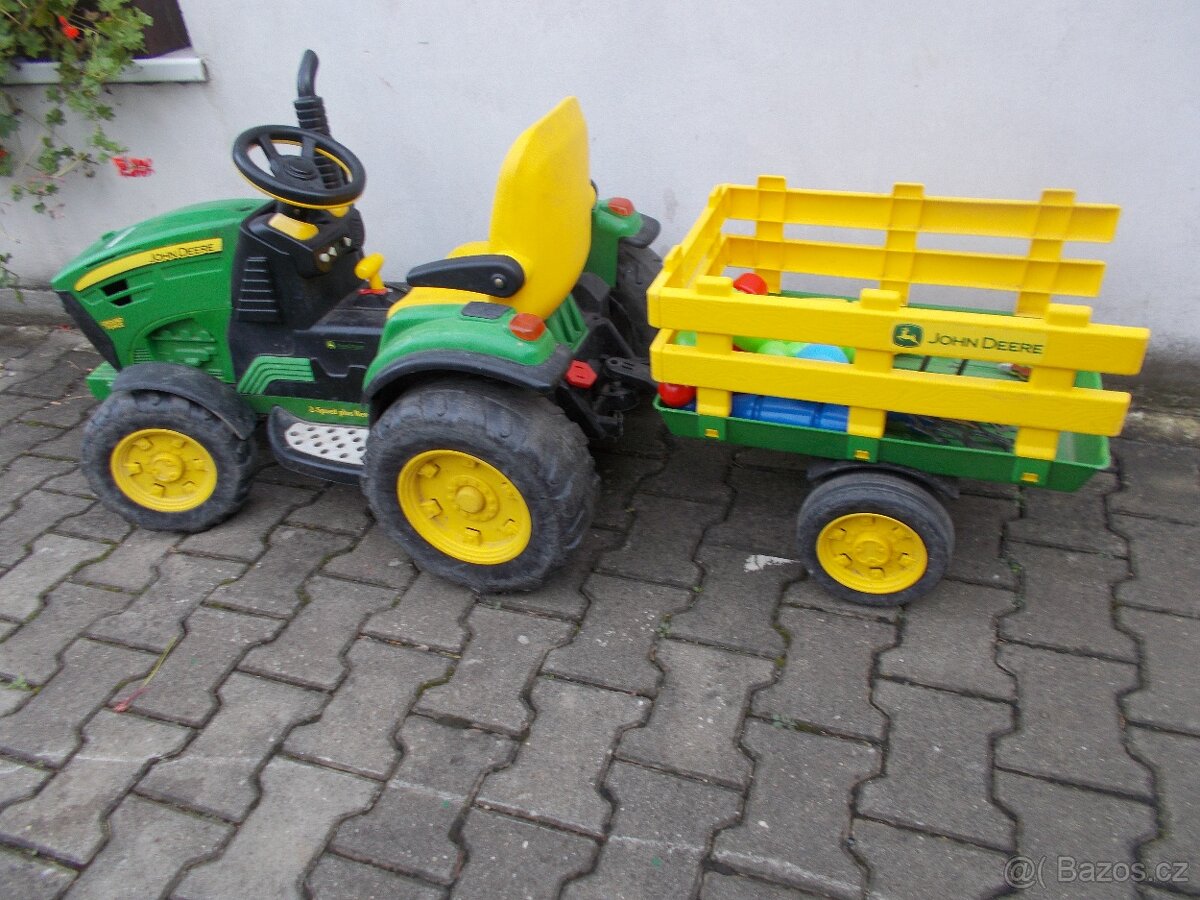 Traktor John Deere elektrický