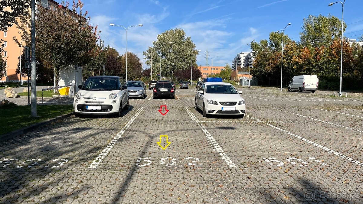 Prodej 2 parkovacích míst na parkovišti Sedláčkova Brno