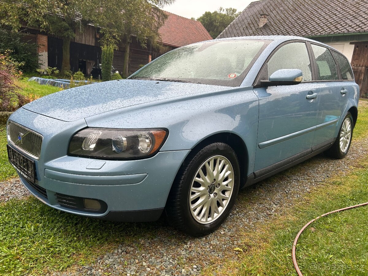 VOLVO V50 2.0D 100kw r.11/2004 208000km,klima,esp,bez koroze