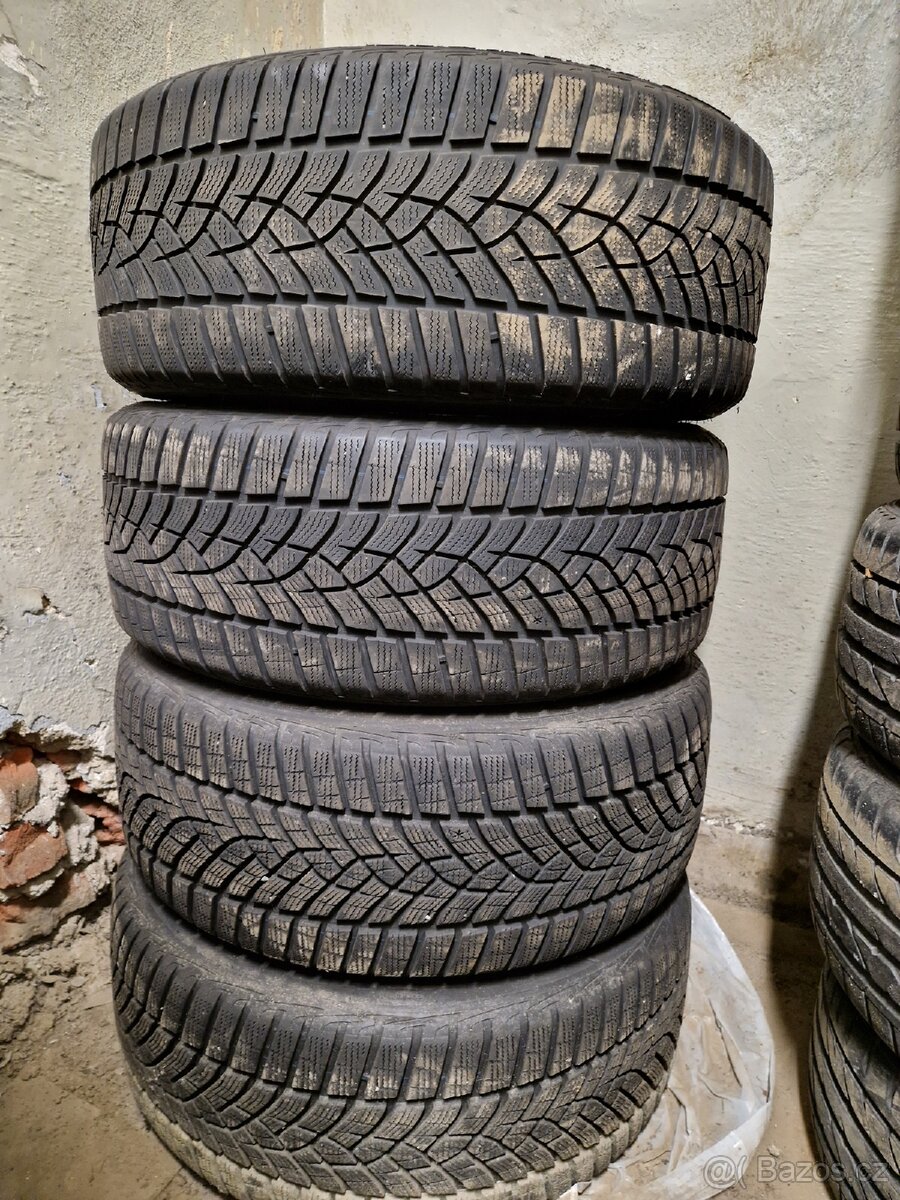 Zimní pneu GoodYear Ultragrip 225/45 r18