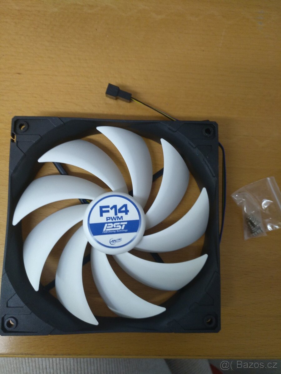 Arctic F14 PWM PST ventilátor