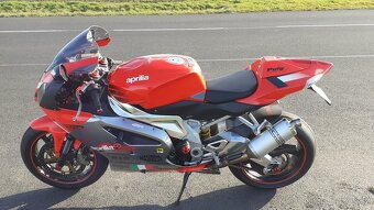 Aprilia RSV 1000 R - 10