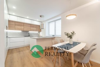 Úsporný a prostorný RD, 6+kk, 183 m2 v obci Jenštejn - 10