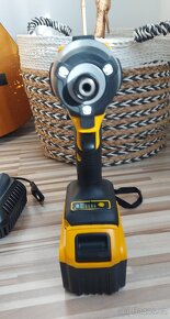 Aku malý Rázový utahovák DCF850 20V, pro DeWALT baterie 20V. - 10