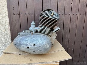 Motor / motory Jawa / ČZ -- LEVNĚ -- - 10