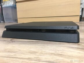 Sony Playstation 4 Slim, 1TB SSD - vyčištěn, 3 ovladače - 10