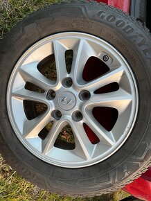 Orig Hyundai i30 alu 6.0jx15 ET43 5x114,3 díra 67,1 vč. TPMS - 10