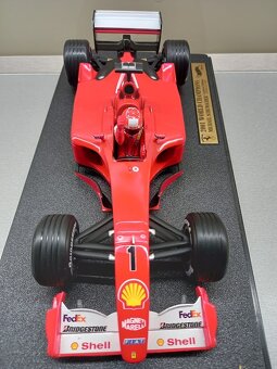 F1 FERRARI F2001 2001 SCHUMACHER  WORLD CHAMPION HW 1:18 - 10