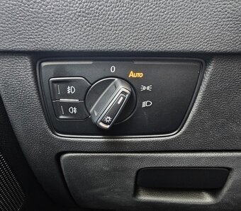 VW Passat Variant Elegance 2.0 TDI 110 kW 7DSG rv.2020 - 10