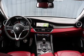 Alfa Romeo Giulia 2.0T 206 kW Veloce Q4, ČR, Kamera, Keylees - 10