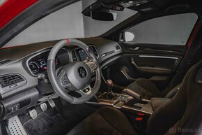 RENAULT Megane-RS-Trophy-Facelift-manuál-1.m-R19 - 10