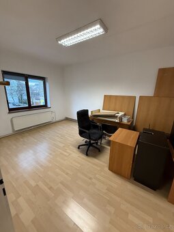 Obchodní prostory + byt 1+1, 120m2, bývalé masážní studio - 10