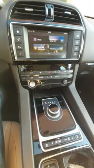 JAGUAR F-PACE 2.0 D Prestige - 10